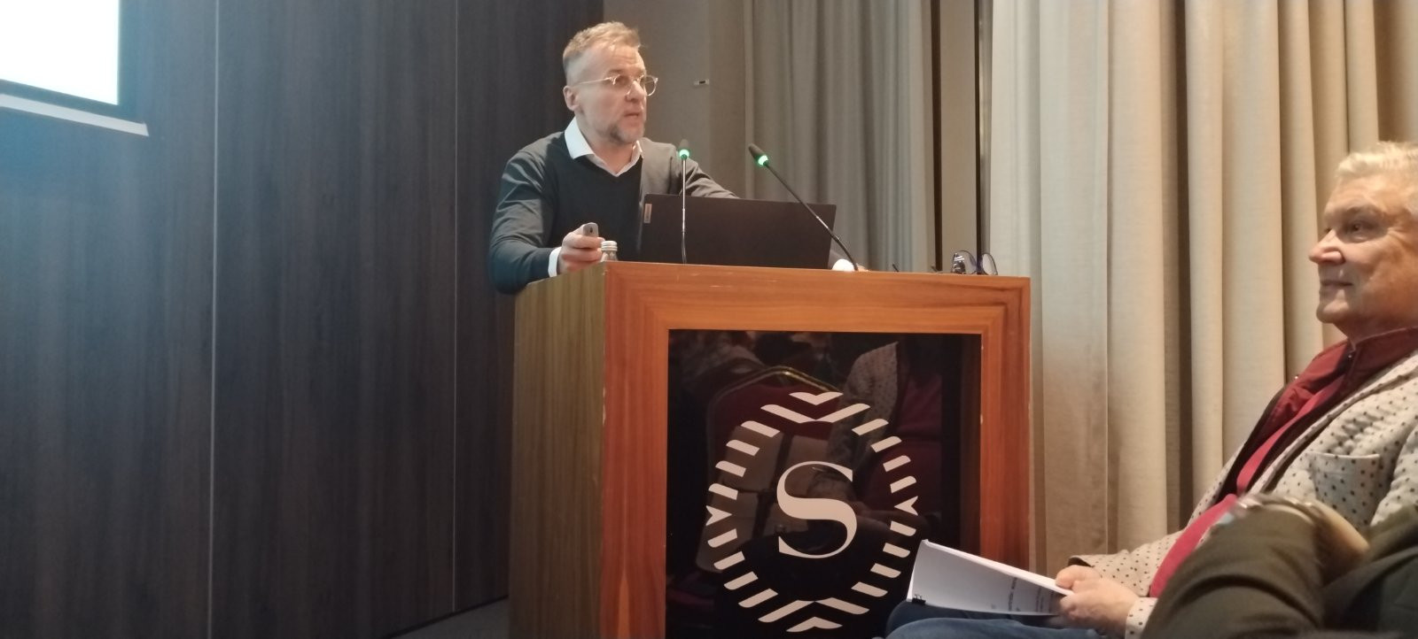 Dr. Theiss predavanje u Novom Sadu